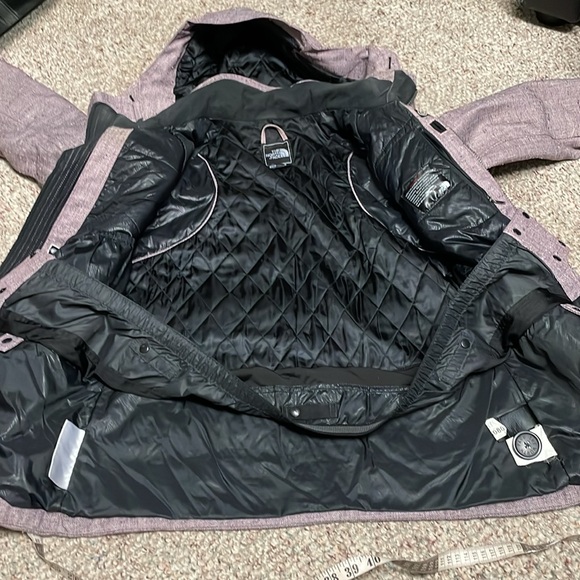 The northface longer body belted hooded ski jacket in excellent condition - Picture 11 of 15